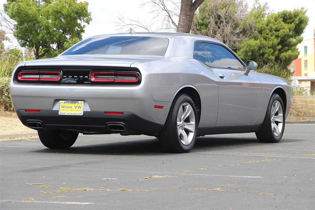 Pre-Owned 2015 Dodge Challenger SXT RWD 2D Coupe